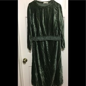 CUT LOOSE Green Velvety Skirt Set EUC Large